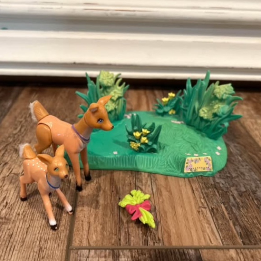 Vintage Littlest Pet Shop
Mommy Deer with Frisky Fawn